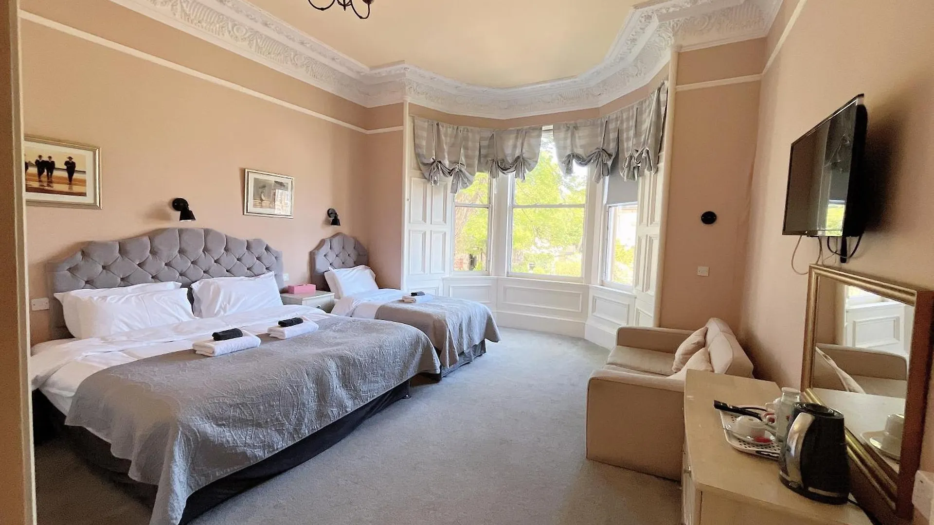 Allison House 16 Edinburgh 4*,  United Kingdom