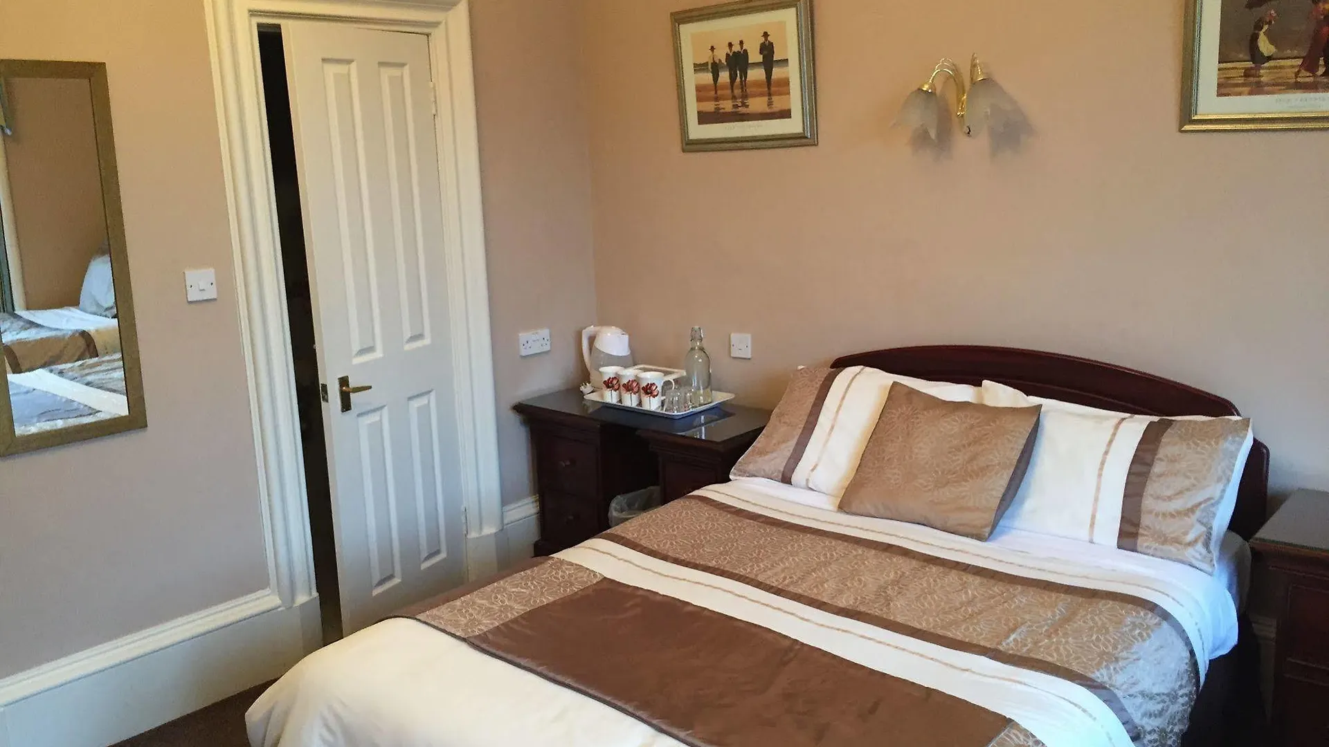 Allison House 16 Edinburgh 4*,  United Kingdom